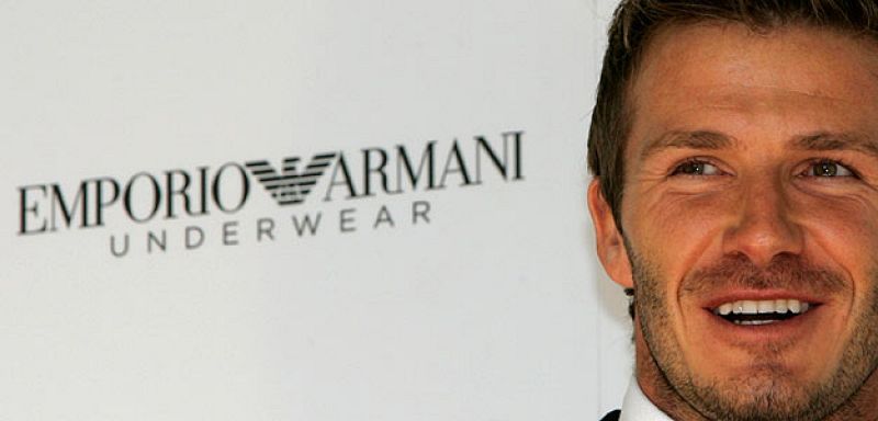 El ex jugador del Real Madrid David Beckham asegura que es un amante de la limpieza. vista People que es un amante de la limpieza.