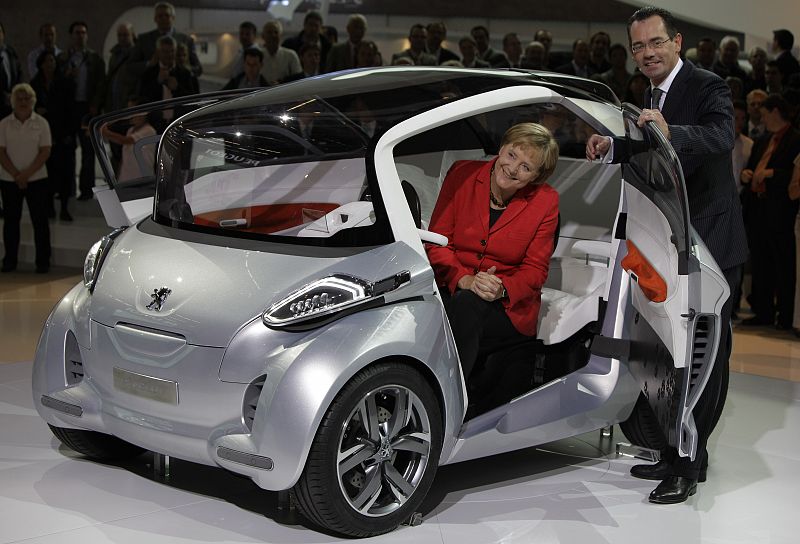 Angela Merkel en el Salón del Automóvil de Fráncfort