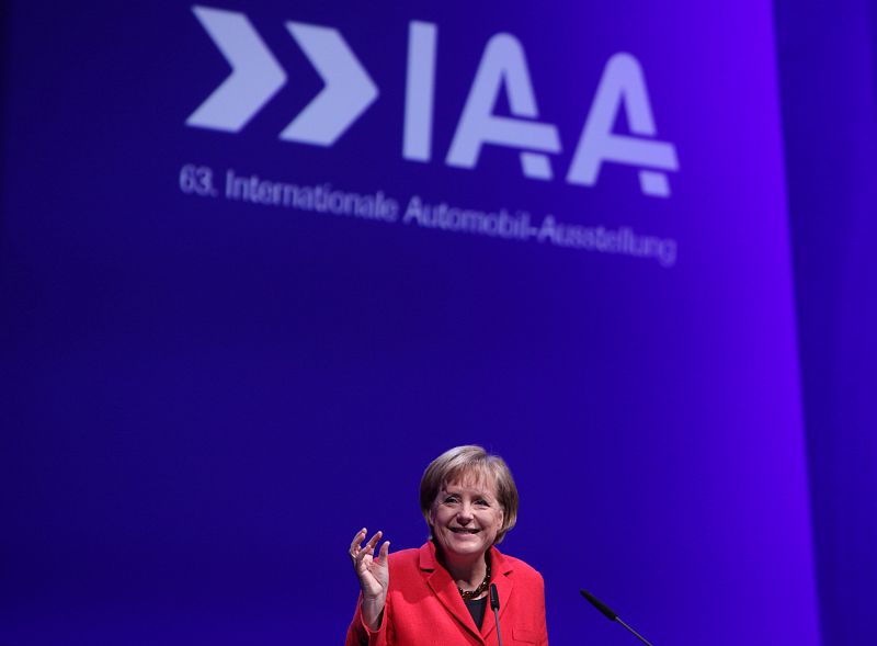 Angela Merkel en el Salón Internacional del Automóvil