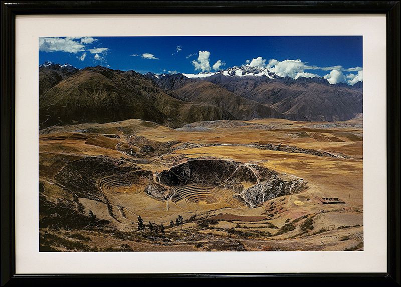 La muestra la componen 37 fotografías que muestran parte de los 40.000 kilómetros de carreteras y caminos construidos por los incas a lo largo de seis siglos en Suramérica.