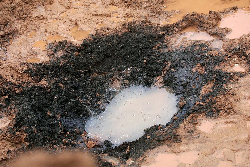 Fondo del cráter formado tras el impacto en la población de Mazsalaca, en el norte de Letonia