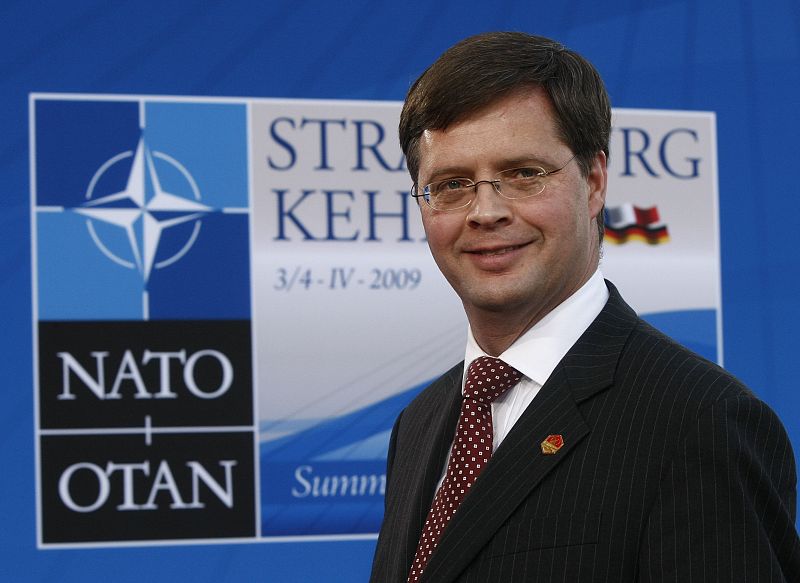 Jan Peter Balkenende es el actual primer ministro holandés. Es conservador y europeísta y se perfila como la opción 'menos mala'. Podría ser apoyado por Alemania y España se inclina por darle su respaldo.