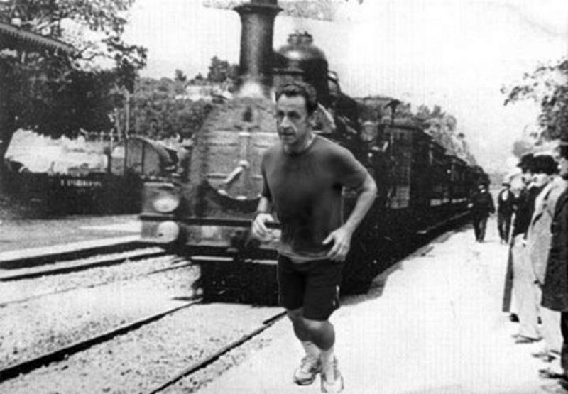 La llegada del tren, la conocida imagen de los hermanos Lumiere a finales del siglo XIX, también contó con la presencia de 'Sarko' echándose una de sus proverbiales carreras.