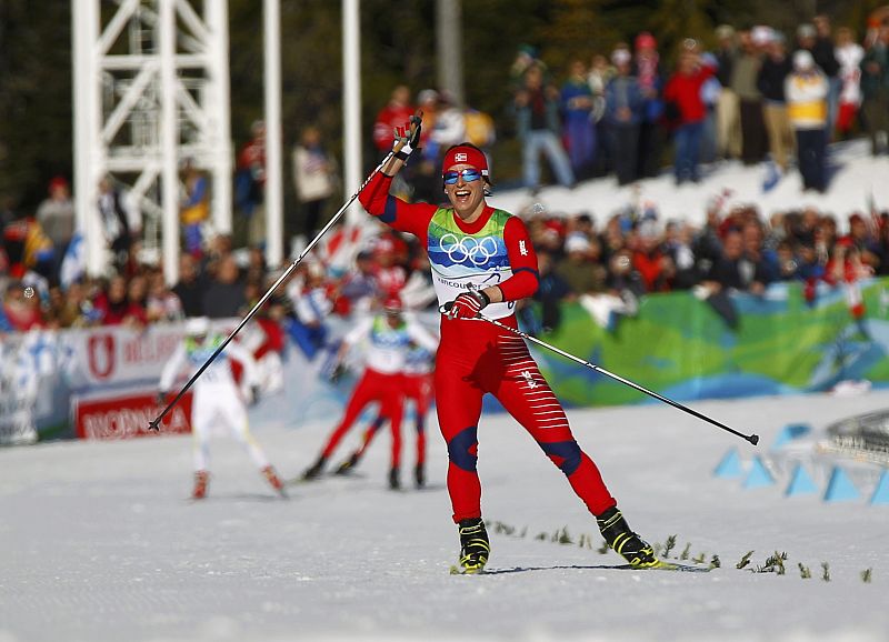 Norway's Bjoergen crosses the finish line win women's 15 km pursuit cross-country final at the Vancouver 2010 Winter Olympics in Whistler