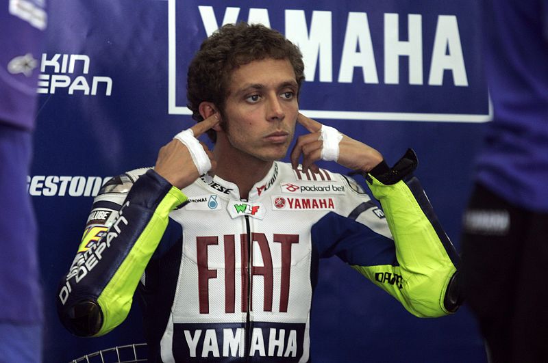 Valentino Rossi se prepara para iniciar la segunda y última jornada de test en Malasia. El italiano ha demostrado que la Yamaha es la moto más equilibrada en este inicio de pretemporada.