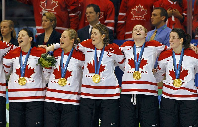 La selección femenina de Hockey de Canada se proclamó campeona olímpica.