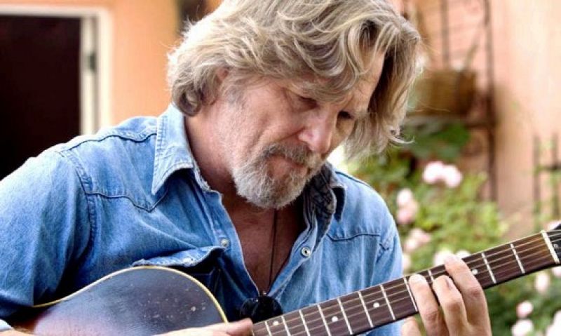 En "Crazy Heart" Jeff Bridges interpreta a un músico de country alcohólico