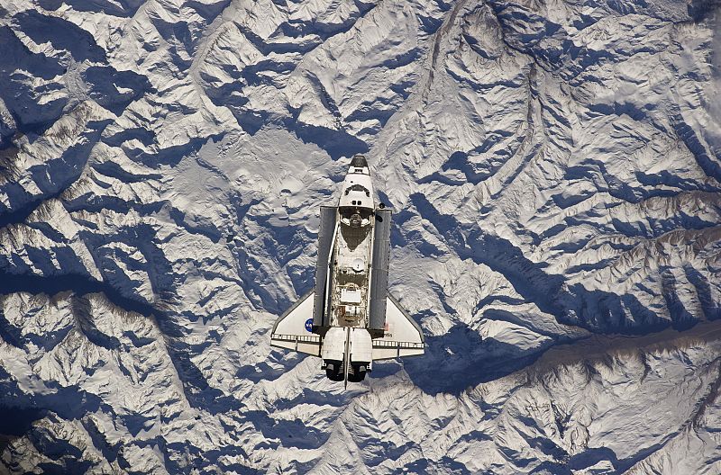 El transbordador Atlantis sobre la cordillera de Los Andes.