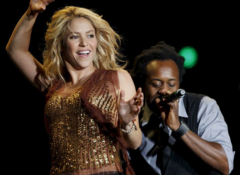 Shakira, acompañada por el estadounidense Will.i.am