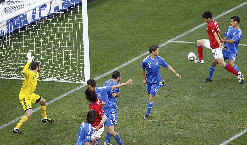 South Korea's Lee shoots to score against Greece during the 2010 World Cup Group B soccer match at Nelson Mandela Bay stadium in Port Elizabeth