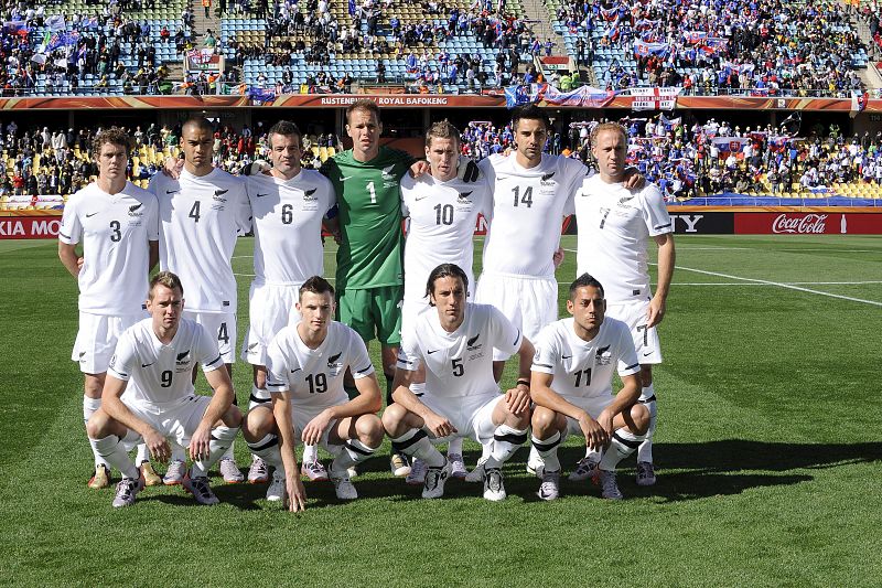 la selección de Nueva Zelanda posa para la foto oficial antes del inicio.