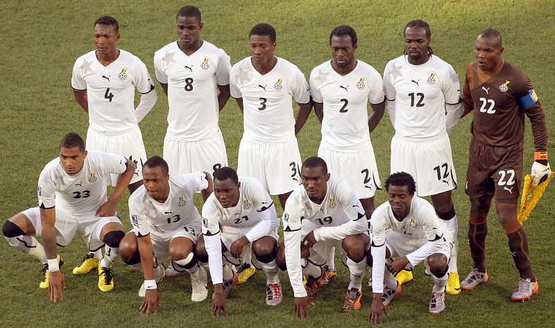 El once inicial de Ghana posa al inicio del encuentro.