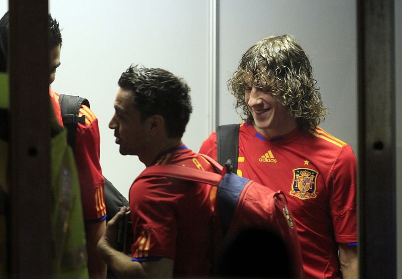 La alegría se reflejaba en el rostro de los jugadores españoles momentos antes de embarcar en el avión