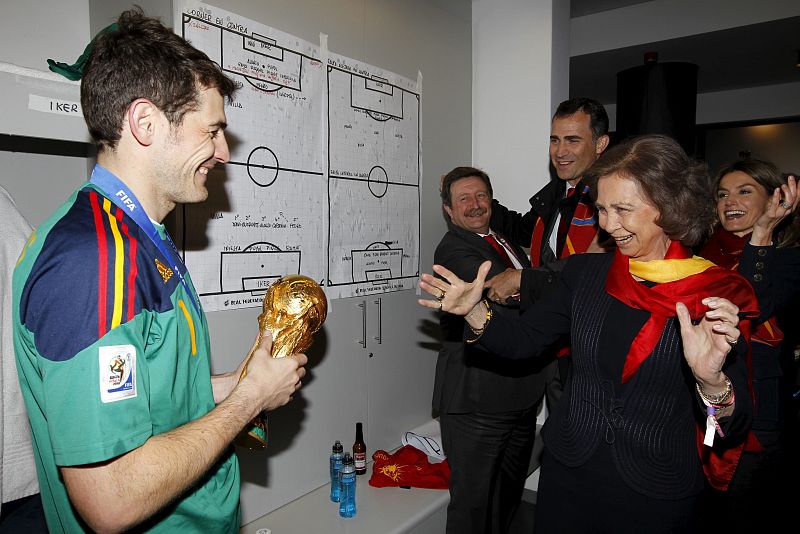 REINA Y PRÍNCIPES VISITA JUGADORES