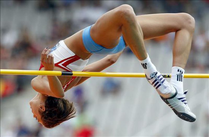 La atleta croata Blanka Vlasi durante uno de sus saltos en la clasificación de salto de altura en el Campeonato de Europa de Atletismo Barcelona.
