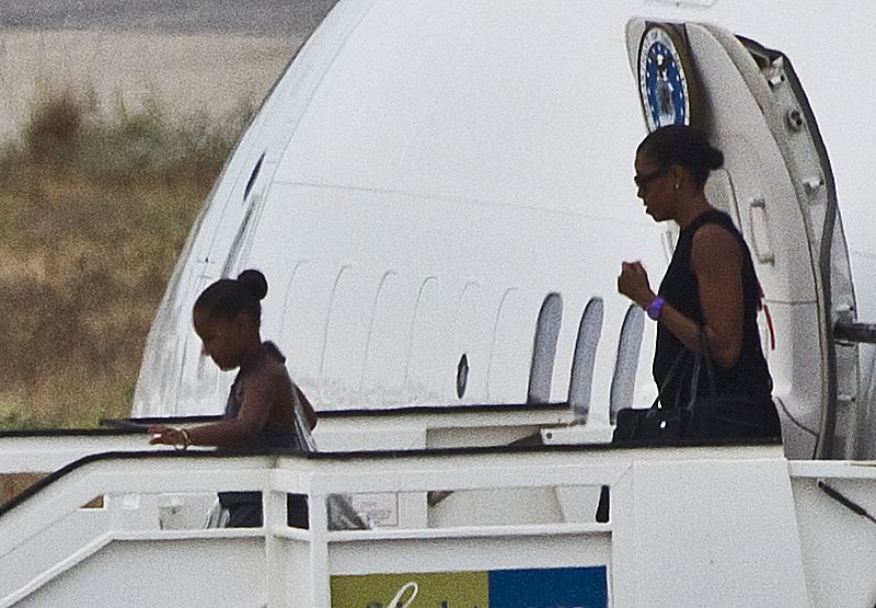 La primera dama de Estados Unidos, Michelle Obama, y su hija Sasha comienzan sus vacaciones en la Costa del Sol.