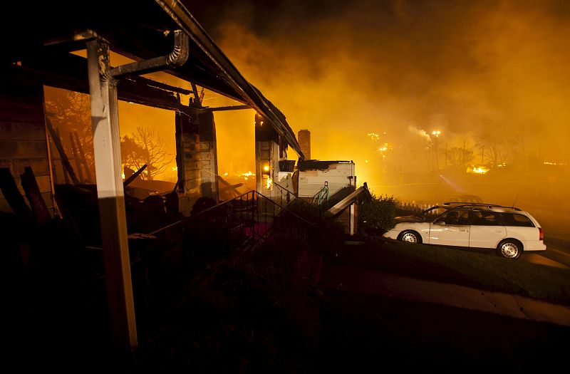 UNA EXPLOSIÓN CAUSA UN GRAN INCENDIO CERCA DEL AEROPUERTO DE SAN FRANCISCO