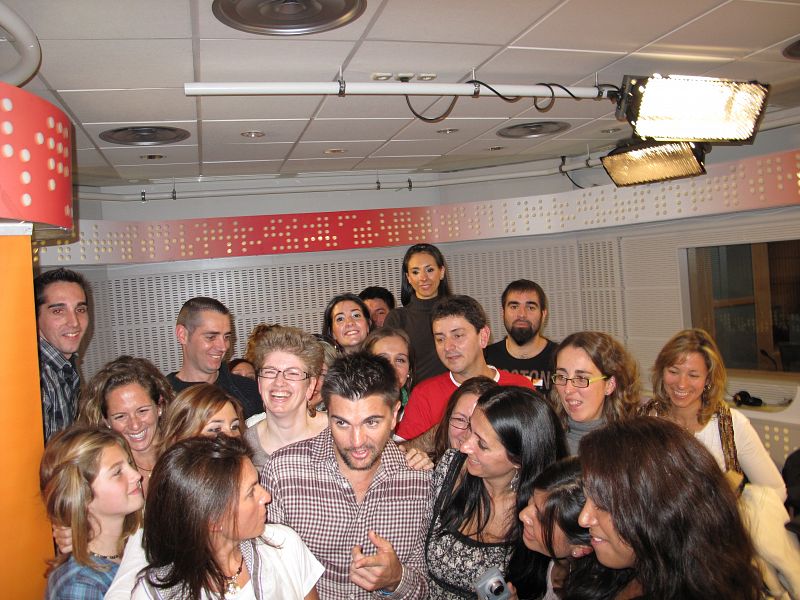 Juanes, con sus fans, en RTVE.es