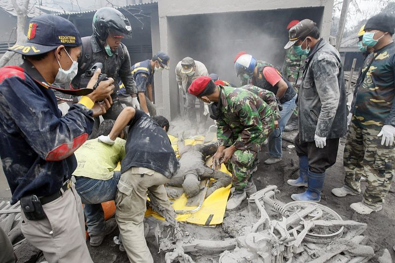 CONSECUENCIAS POR LA ERUPCIÓN DEL VOLCAN MERAPI EN LA POBLACIÓN DE CANGKRINGAN