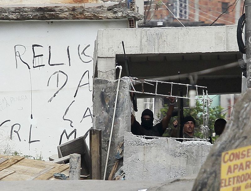 Los criminales expulsados por la policía de Vila Cruzeira han llegado a otra favela del norte de Río.