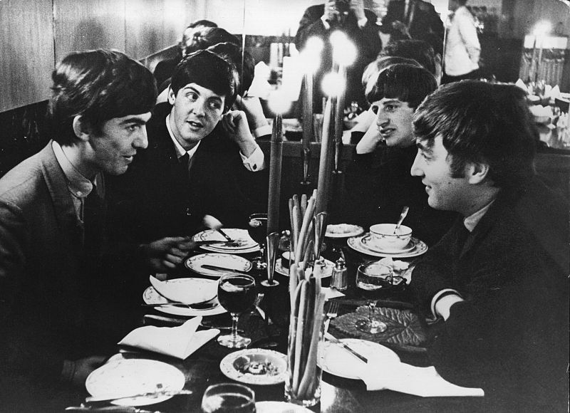 Imagen de Lennon con su grupo Los Beatles.