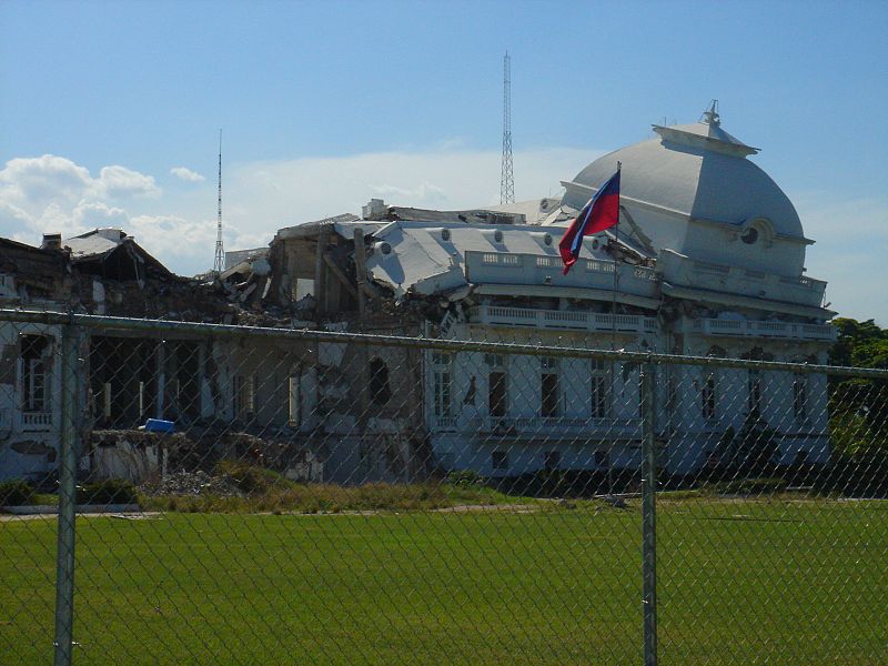 El palacio sigue derruído