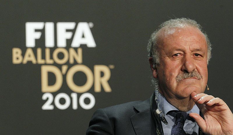 Del Bosque opta al Balón de Oro 2010 al mejor entrenador del año por llevar a la selección española a lograr su primer Mundial de fútbol.h