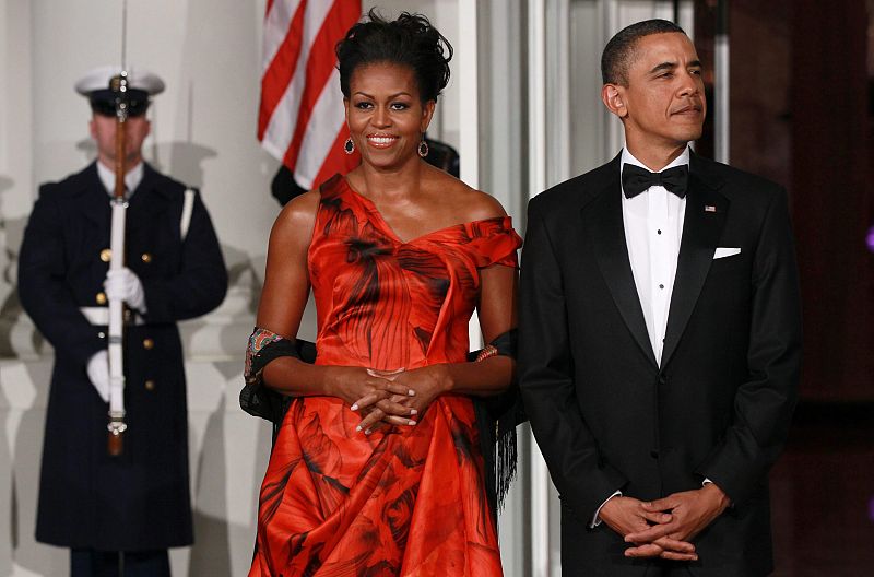 Obama y su esposa esperan la llegada del mandatario chino.