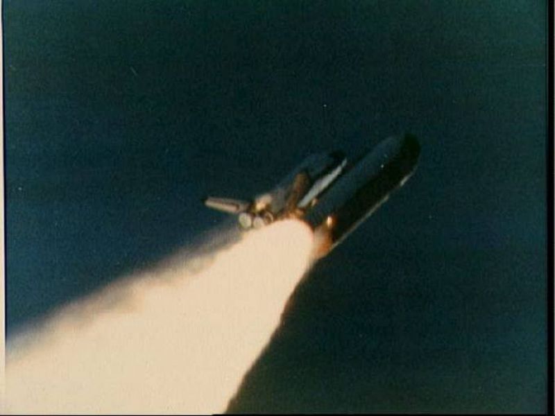 Momento del lanzamiento del Challenger desde el Centro Espacial Kennedy en Cabo Cañaveral justo antes de la explosión