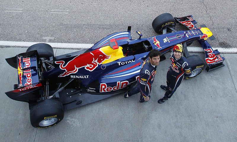 El RB7 vuelve a contar con con el morro alto que ha creado tendencia, al ser imitado por varios de los equipos del Mundial en 2011, también destaca el aumento de la cubierta del motor y un alerón trasero que también difiere del RB6.