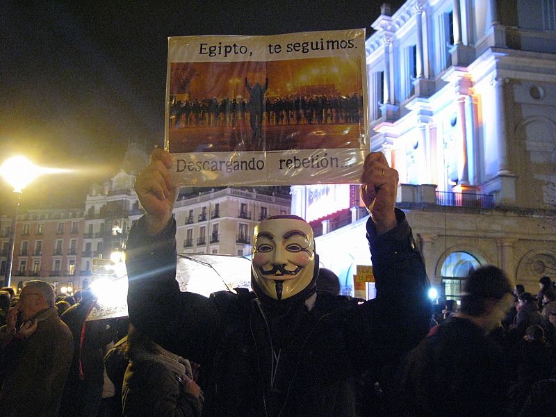 Algunos manifestantes portaron carteles que hacían referencia a la revolución de Egipto