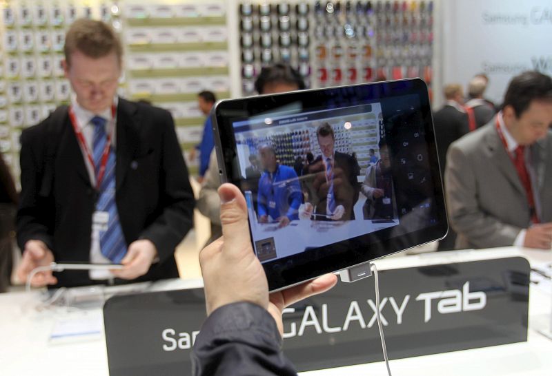 El nuevo tablet de Samsung, el Samsung Galaxy S II, presentado en la feria de móviles de Barcelona.
