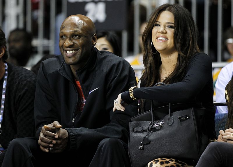 El jugador de los Lakers Lamar Odom, junto a su mujer Khloe Kardashian.