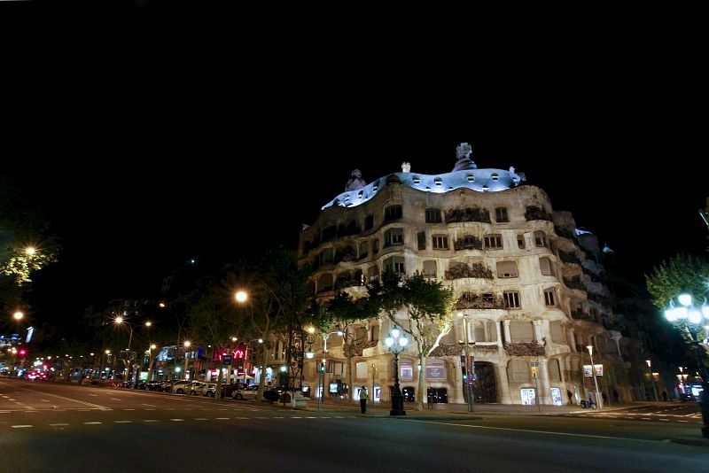 ASPECTO DEL PASEO DE GRACIA DURANTE LA FINAL DE LA COPA DEL REY