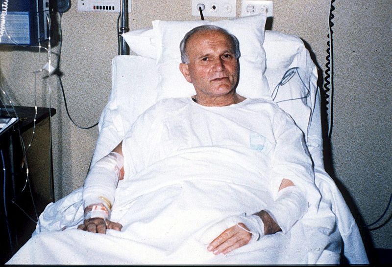 Juan Pablo II, en el hospital donde se recuperó del atentado