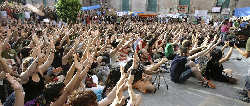 Más de 500 personas se concentraron en la acampada que el Movimiento 15M mantiene en la Glorieta de España, en Murcia