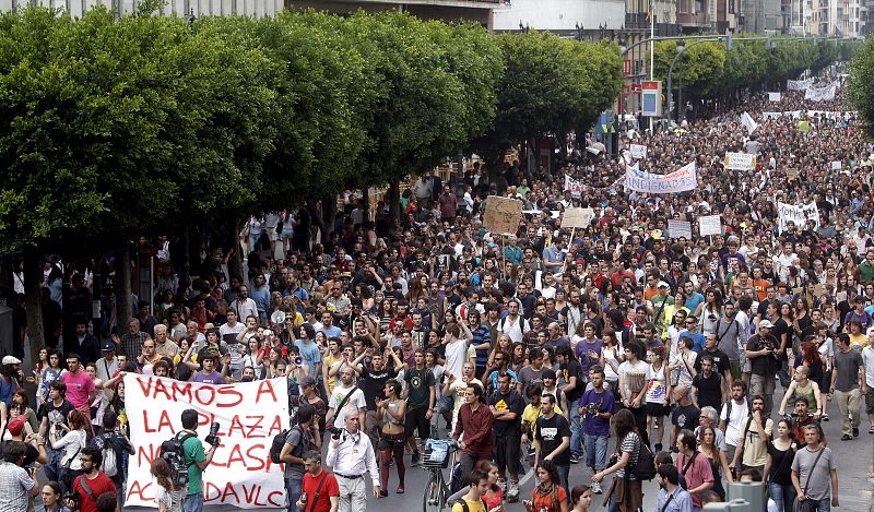 Manifestación en las calles de Valencia en solidaridad con Barcelona