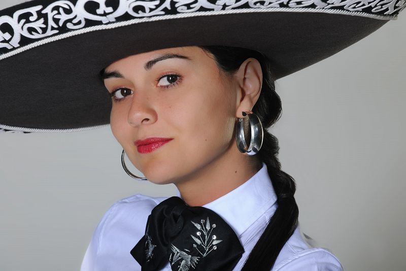 La actriz Patricia Garza, con un 'look' tradicional.