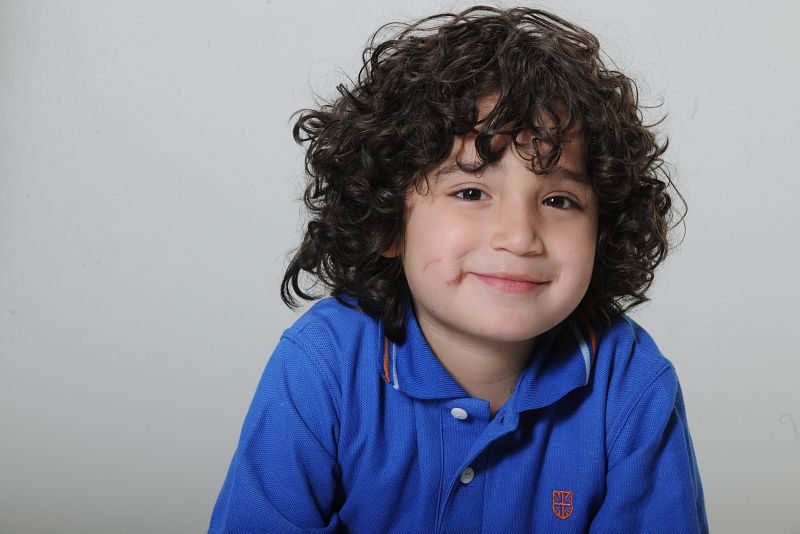 Jorgito, interpretado por Rogelio Frausto, tiene 9 años y es hijo de Román en 'Amar de nuevo'.