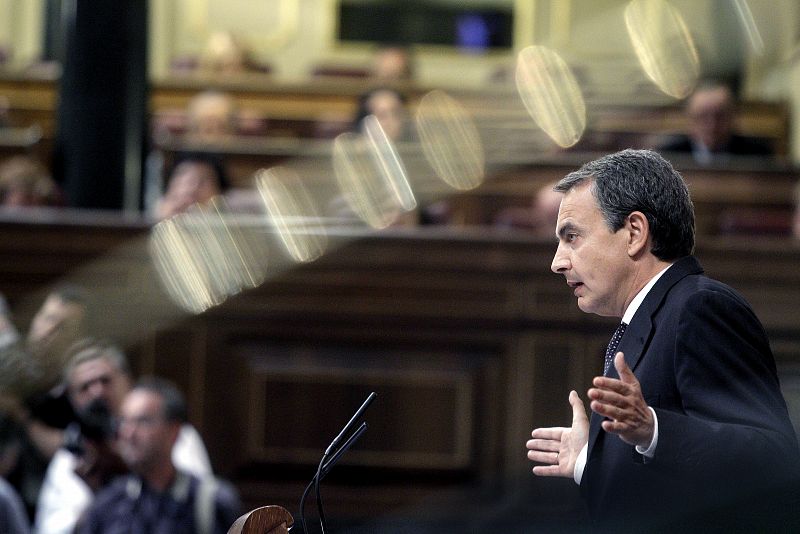 Zapatero: "Sea leal con los datos y transmita confianza en España. No me gustaría pensar que nos parecemos a Grecia en la oposición"