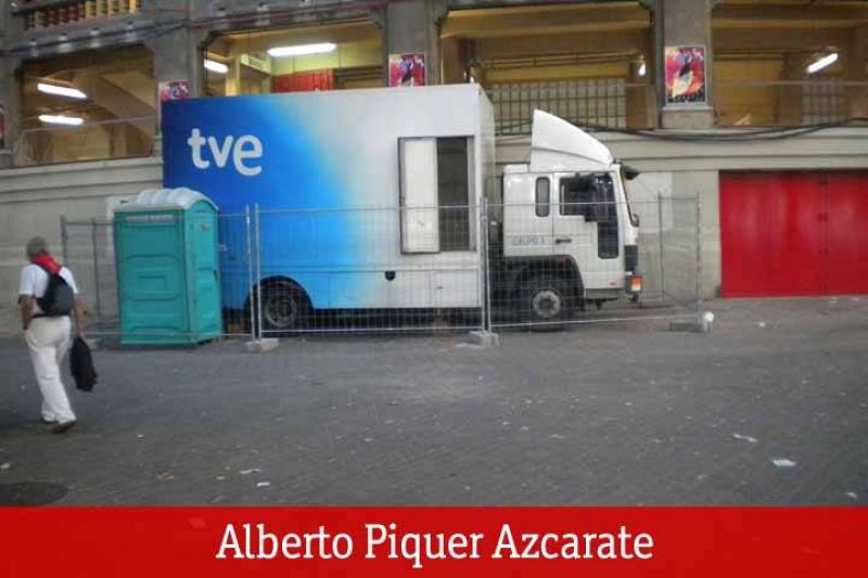 Con vuestro camón en la plaza de toros