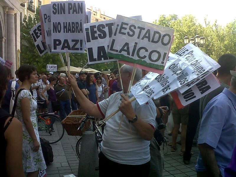 Las reivindicaciones del 15-M se repiten las pancartas de los manifestantes