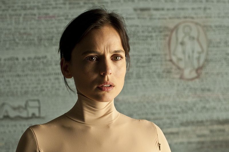 Elena Anaya interpreta a Vera, la protagonista de esta película que aborda  el tema de la identidad personal.