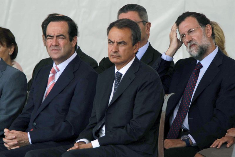 José luis Rodríguez Zapatero, José Bono y Mariano Rajoy siguen atentamente la intervención del papa