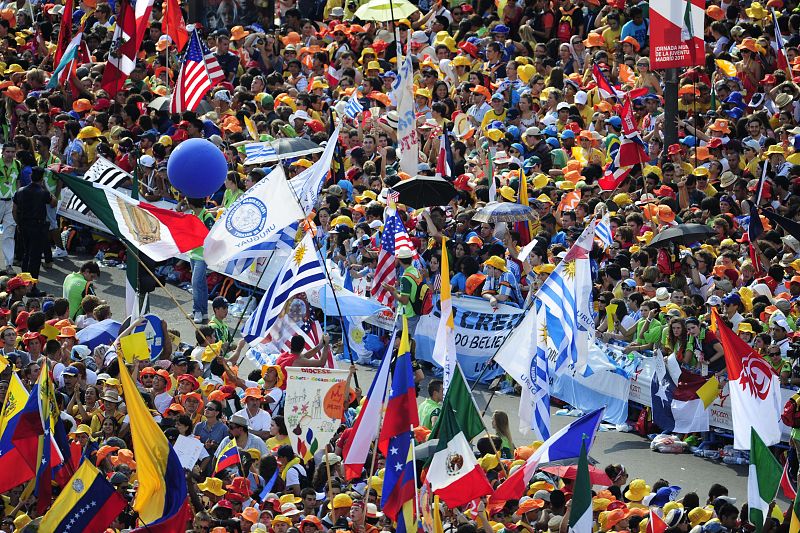 Banderas de todo el mundo esperan al papa