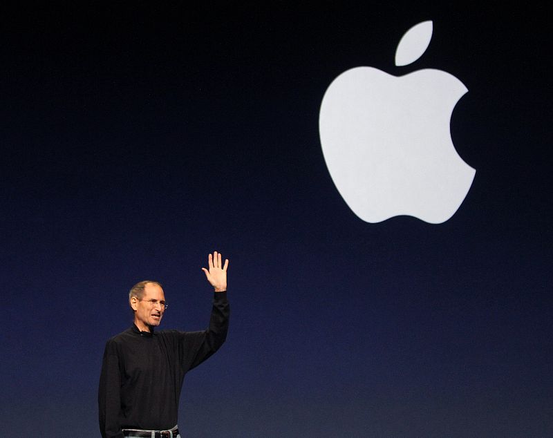 File photo of Apple Inc. CEO Steve Jobs waving at the conclusion of the launch of the iPad 2 on stage during an Apple event in San Francisco