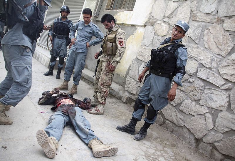 Un comando talibán asalta el barrio de las embajadas en Kabul