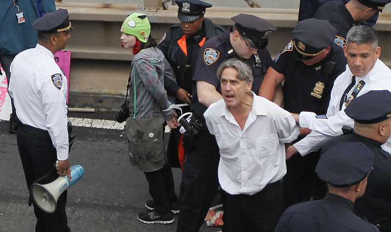 Dos activistas del movimiento 'Occupy Wall Street' son arrestados en Nueva York