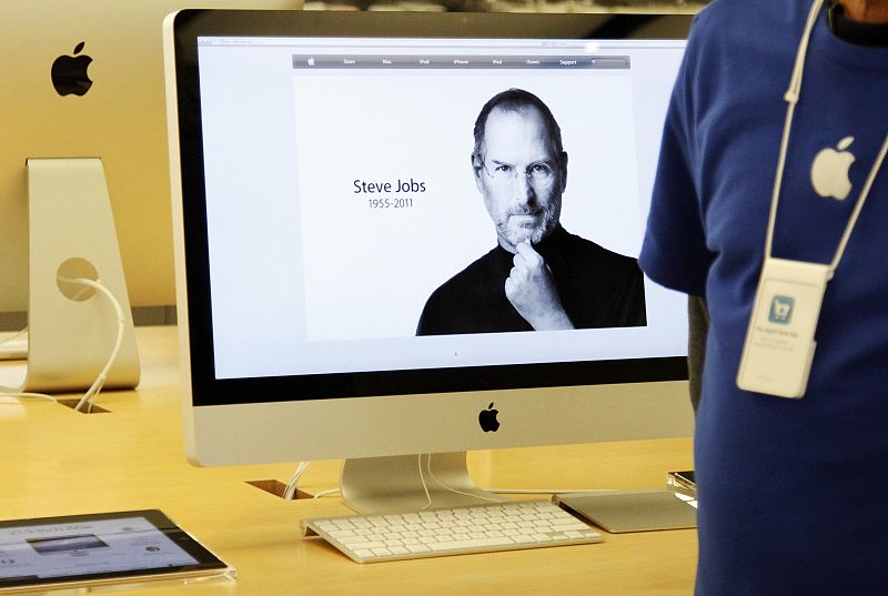 La web de Apple ha cambiado su presentación oficial por el obituario de Steve Jobs