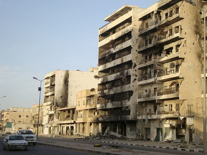 La calle Trípoli, en Misrata, donde se vivieron los combates más feroces entre las fuerzas fieles a Muamar el Gadafi y los milicianos de la tercera ciudad del país, ha sido el lugar elegido para abrir un museo de la guerra